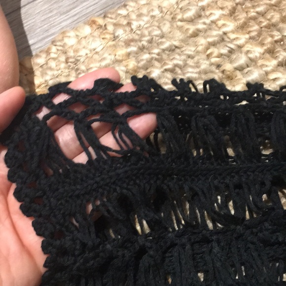 Cool edgy crochet top - Picture 3 of 4